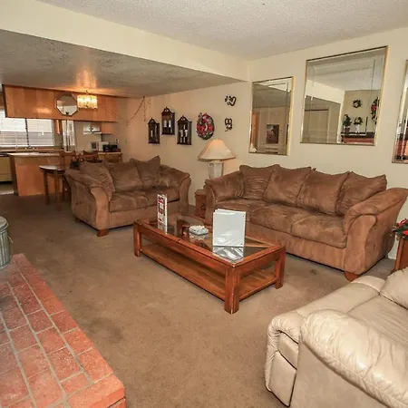 Summit Getaway Condo - Affordable And Ideally Located, Wood Burning Fireplace! Walk To Ski Resort